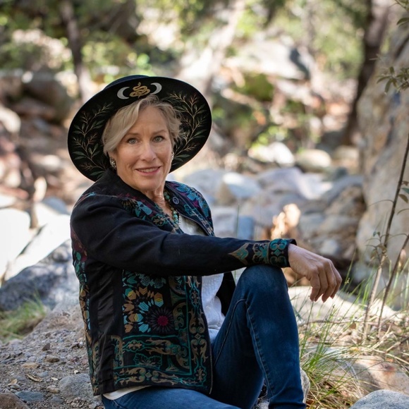 Luna Bloom hat- size 59/ M/L - Picture 1 of 5